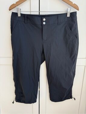 Columbia Omni-Shield Black Capri Hiking Pants Women’s Size 10 Outdoor Trail